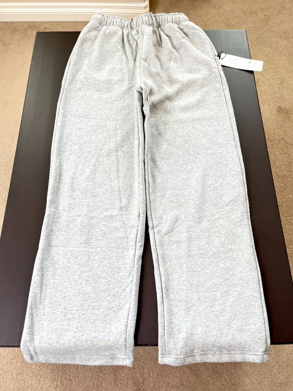 Alo Yoga Accolade Straight Leg Grey Sweatpants Size M Unisex U5012RG - Picture 7 of 11